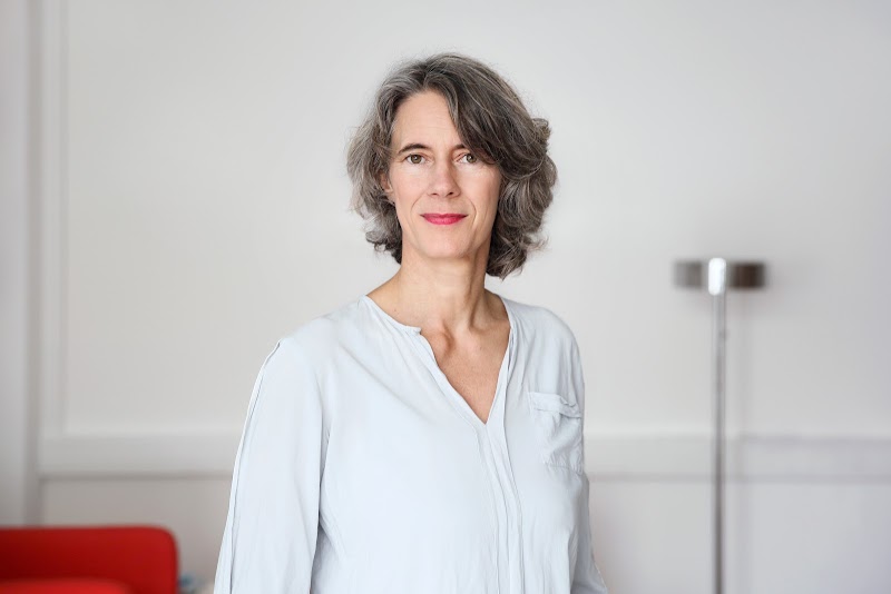 Frau Ulrike Hueber