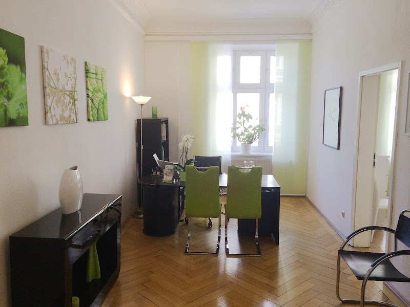 Naturheilpraxis Adamietz, Heilpraktikerin
